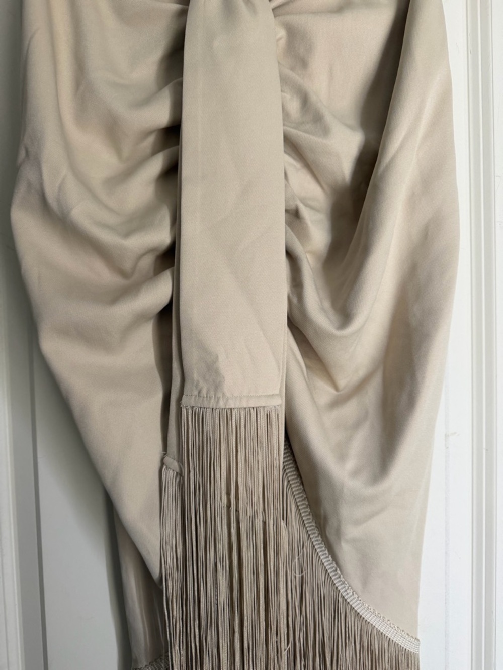 PrettyLittleThing creme tassel hem Fringed Midi Skirt sz 4 boho glam formal chic - Picture 3 of 7